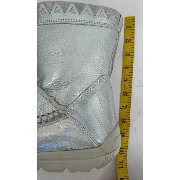 NIB MANITOBAH Silver Metallic Leather Shearling Wool Fur Moccasins Boots Sz 8 - Picture 13 of 14